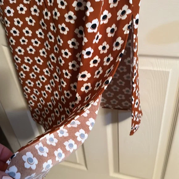 En Thread Dress - Picture 4 of 5